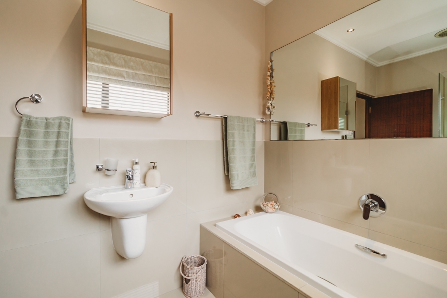 4 Bedroom Property for Sale in Earls Court Lifestyle Estate Western Cape